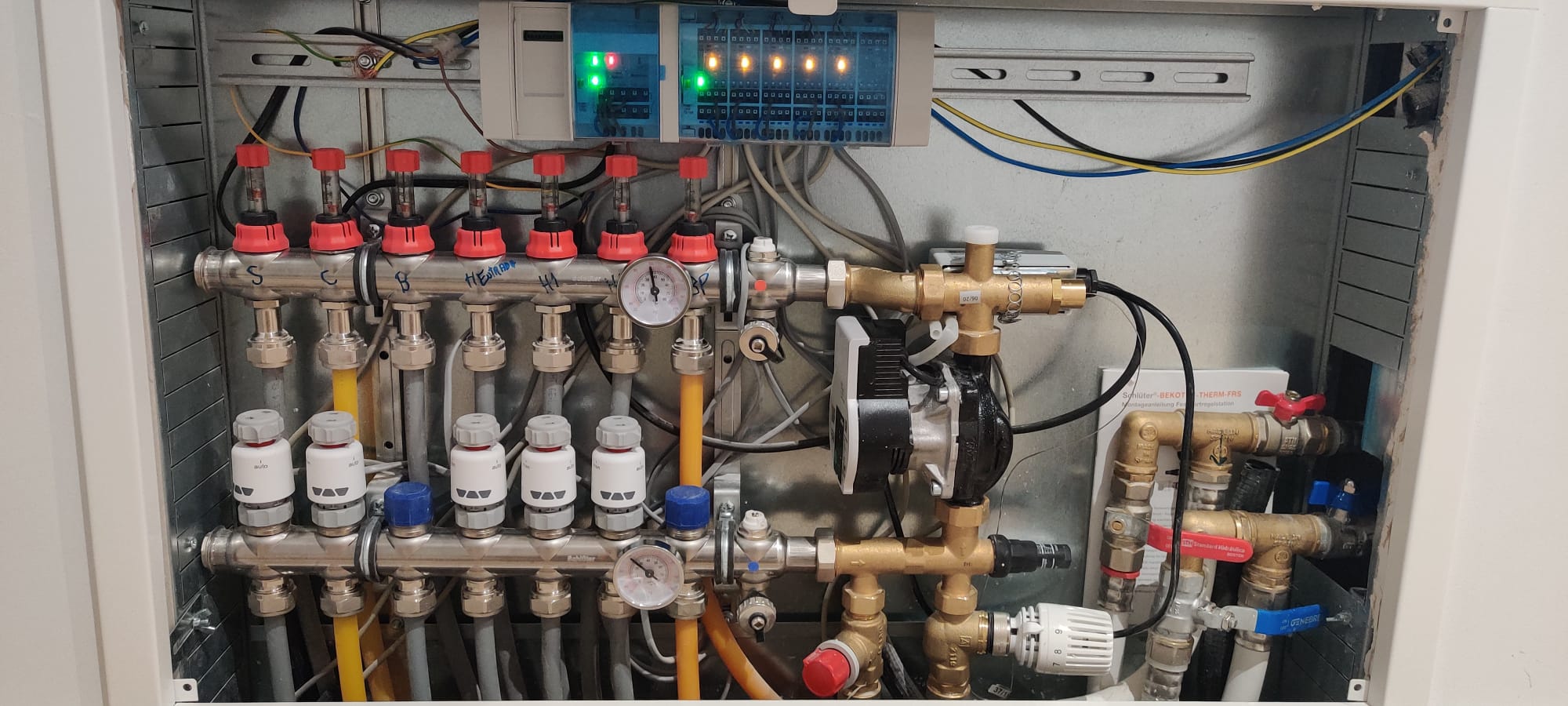 Colector de suelo radiante